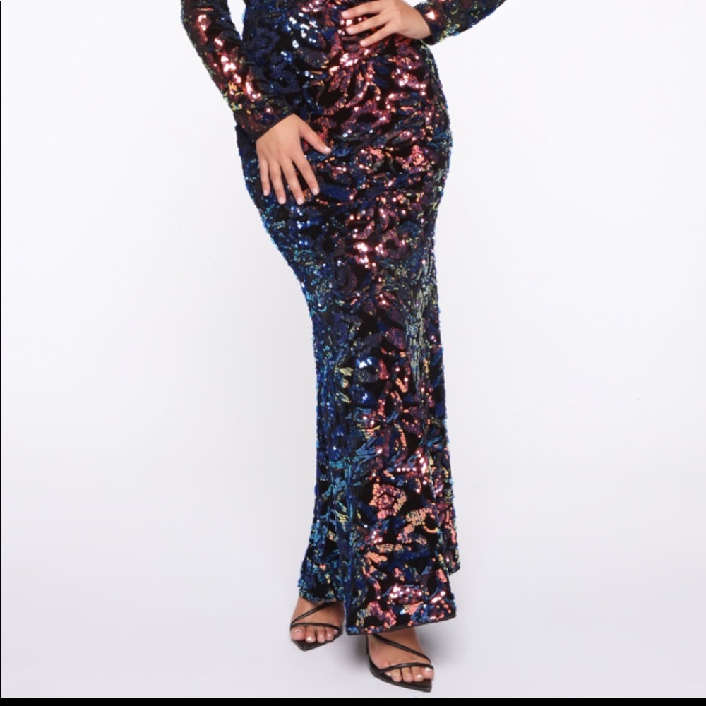 🆕Criss cross back sweetheart top long sleeve mermaid hem sequin gown - Picture 7 of 16